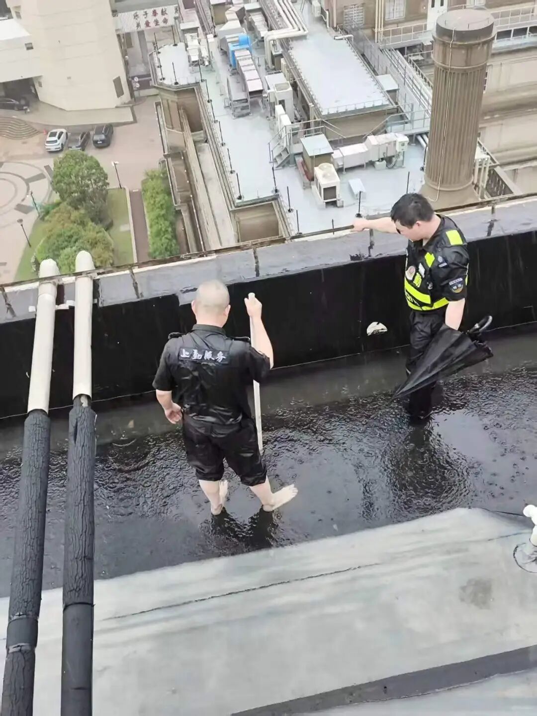 1786432165.jpg 1786432165.jpg
